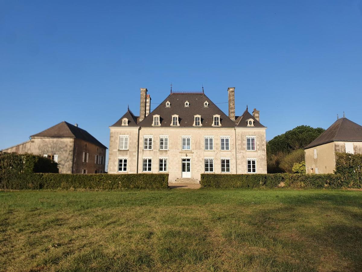 Domaine De La Briouse Bed and Breakfast Sanxay Exterior foto