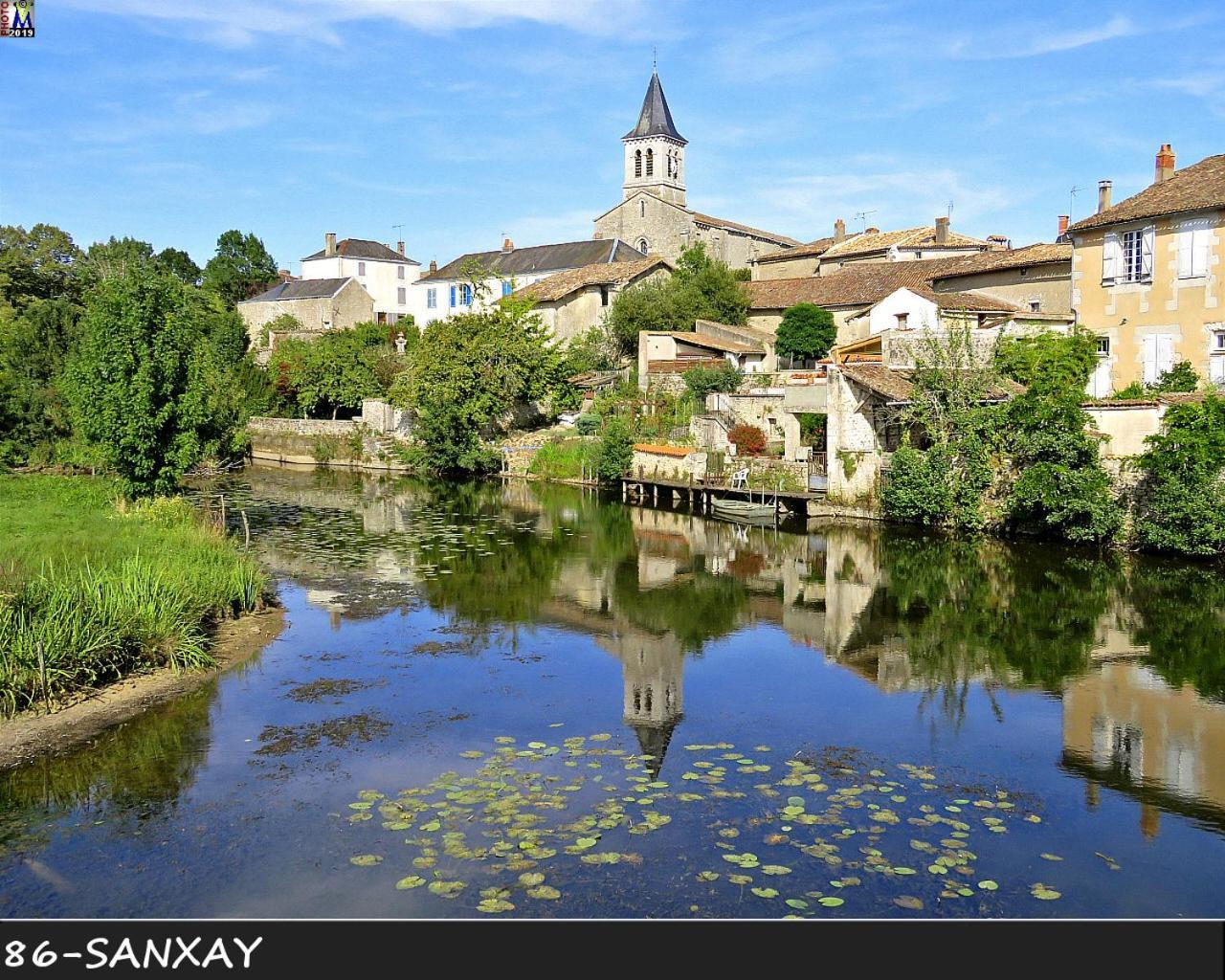 Domaine De La Briouse Bed and Breakfast Sanxay Exterior foto