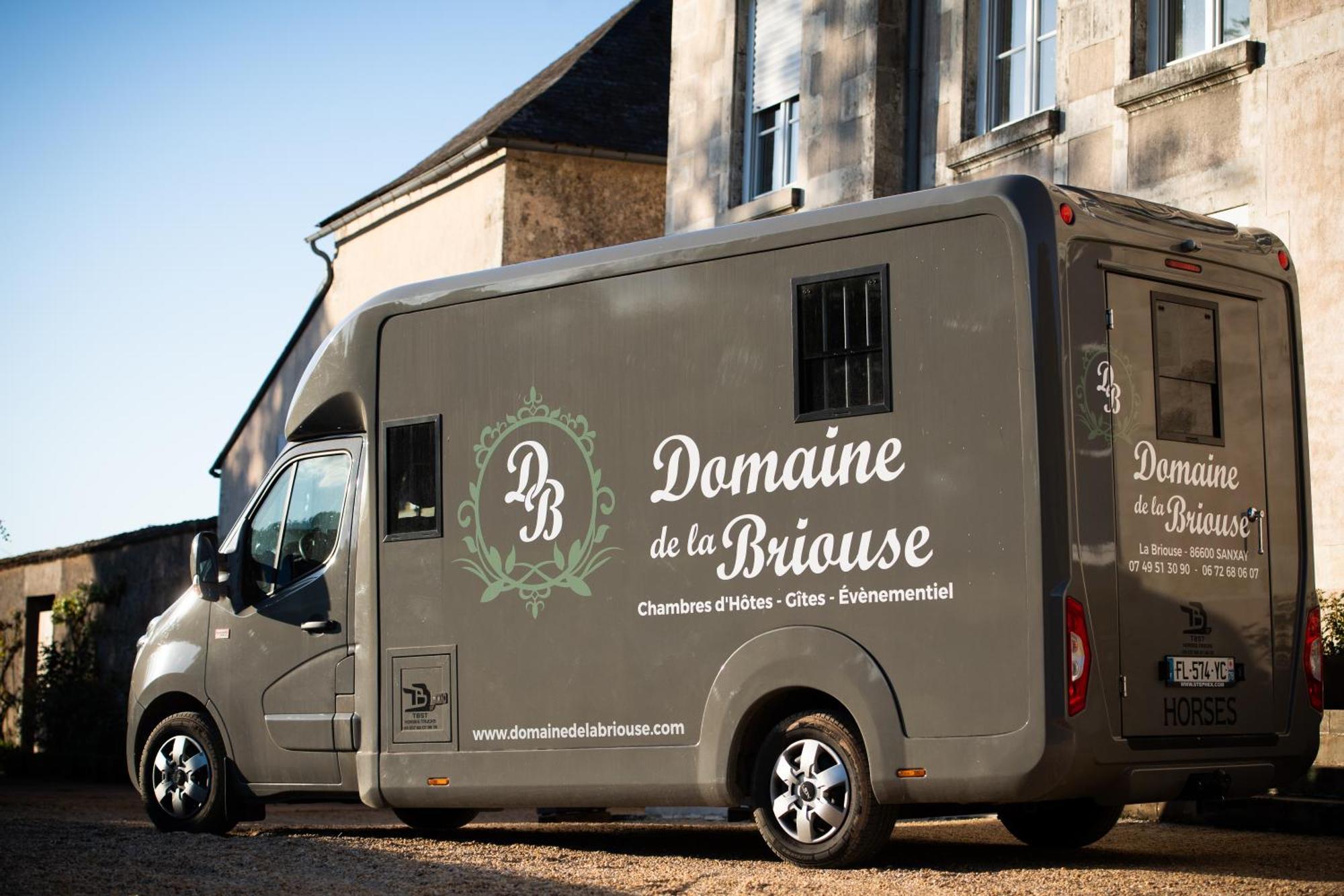 Domaine De La Briouse Bed and Breakfast Sanxay Exterior foto